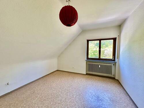 Schönes Schlafzimmer im Dachgeschoss - 