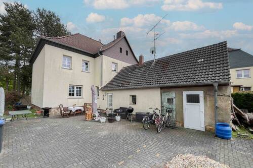 Rückansicht - Willkommen zuhause: Gepflegte Doppelhaushälfte inkl. Schuppen in Sandersdorf-Brehna