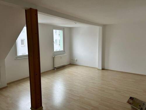 Wohnzimmer Ansicht II - 3 Zimmer Etagenwohnung zur Miete in Chemnitz