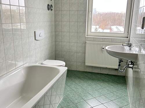 Tageslichtbad mit Wanne - 