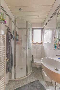 Tageslichtbad mit Dusche - 