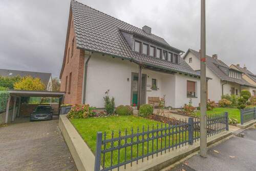 Hausansicht - Menden Lendringsen – DG Wohnung in ruhiger Wohnlage