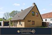 Hausansicht - Bremen - Rekum . Familienfreundliches Einfamilienhaus mit Kamin