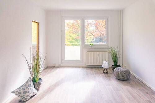 Wohnbereich Vergleichswohnung - 1-Raum-Wohnung mit Einbauküche und Balkon