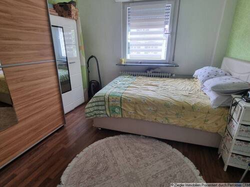 12 Vorderhaus OG Schlafzimmer - 