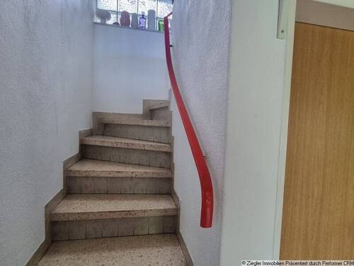27 Hinterhaus Treppenaufgang - 