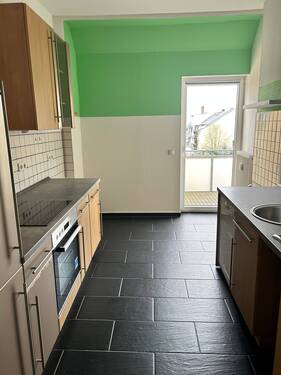 Küche mit Einbauküche - 2 Zimmer Etagenwohnung zur Miete in Chemnitz