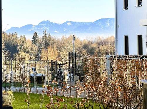 Blick vom Garten - Modernes Wohnen in Premiumqualität mit Garten und Bergsicht!