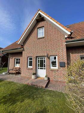 Haustür - Ruhige Dachgeschosswohnung in Neuharlingersiel - nur 1000 m von der Nordsee entfernt
