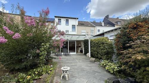 Terrasse - *** Charmantes Reihen-Mittelhaus mit großzügigem Wohnraum und modernem Komfort ***