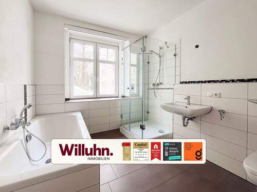 Bad - Freie Wohnung! Balkon, Fußbodenheizung, Stellplatz, Sanierung 2013