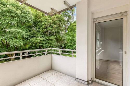 Balkon nach rechts - Etagenwohnung mit 65,00 m&sup2; in Grevenbroich zum Kaufen