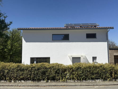 Haus Vorderansicht - 5 Zimmer Einfamilienhaus zum Kaufen in Hersbruck
