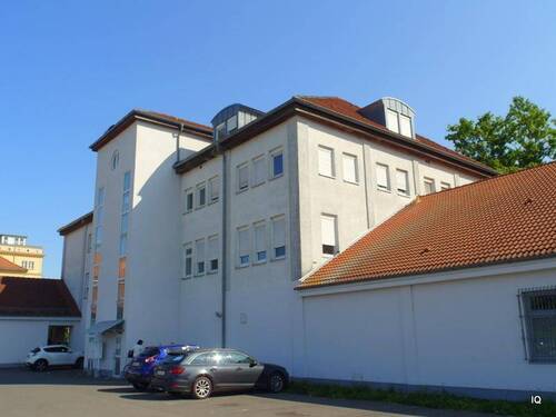 Ansicht vom Parkplatz aus - Etagenwohnung mit 70,00 m² in Senftenberg zur Miete