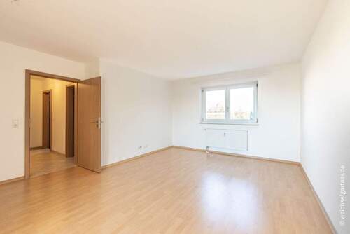 Wohnzimmer mit Stellflächen - 