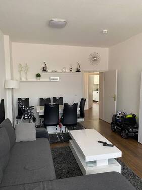 Wohnzimmer 2 - 3 Zimmer Etagenwohnung zum Kaufen in Berlin