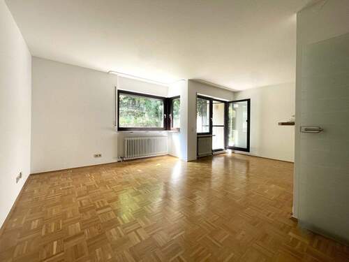 Wohnzimmer - 2 Zimmer Etagenwohnung in Stuttgart