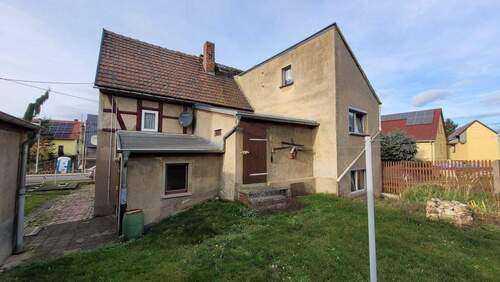 Rückseite Haus - 7 Zimmer Einfamilienhaus in Frohburg