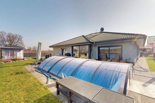 Bild 1 - Barrierearmer Bungalow mit 7 Zimmern, KNX-System, Pool und hochwertigster Ausstattung