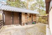 Außenbereich mit Werkstatt und Dusche - 