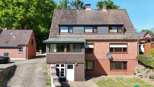 Drohne Rückansicht.JPG - 8 Zimmer Mehrfamilienhaus, Wohnhaus in Westensee