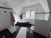 Bad mit Wanne - 