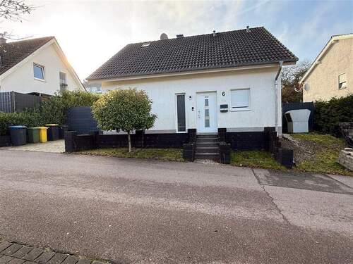 Front - 4 Zimmer Einfamilienhaus zum Kaufen in Völklingen