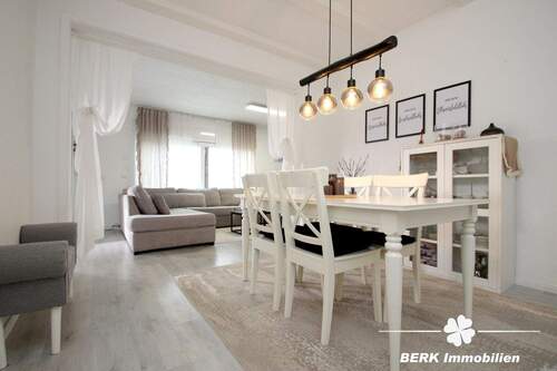 EG- Wohn- und Essbereich - BERK Immobilien - Top gepflegtes ZFH mit gemütlichem Garten in schöner Lage von Laufach