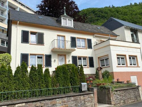 Außenansicht - Bad Bertrich - Sanierungsobjekt nach Brandschaden