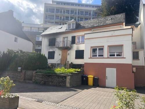 Außenansicht nach Brandschaden - 5 Zimmer Einfamilienhaus zum Kaufen in Bad Bertrich