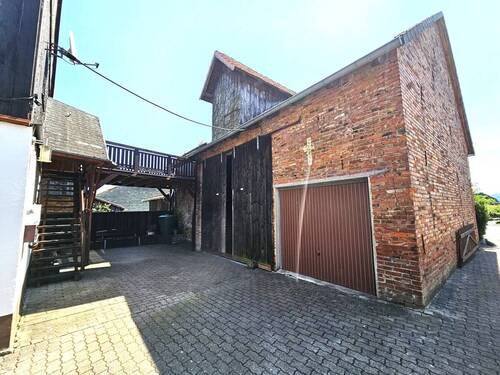 Scheunengebäude mit Garage - 