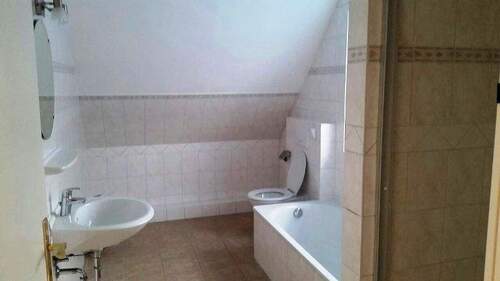 Bad mit Dusche und Wanne Haus 2 - 