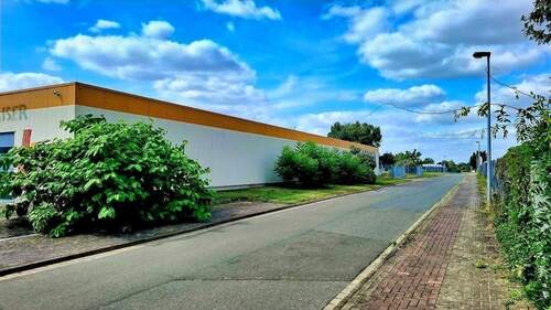 Straßenabsicht - Produktions- und Lagerhalle mit Showroom im Gewerbegebiet Emersleben