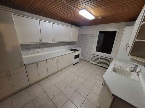 1.OG 3 Zimmer 800,00€ KM - 