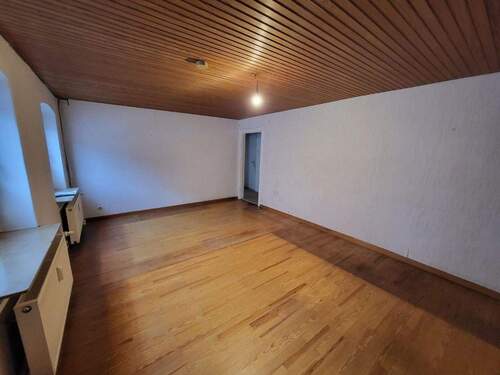 1.OG 3 Zimmer 800,00€ KM - 