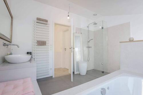 Beispiel Badezimmer - Reihenmittelhaus mit 144,10 m&sup2; in Hamburg zum Kaufen