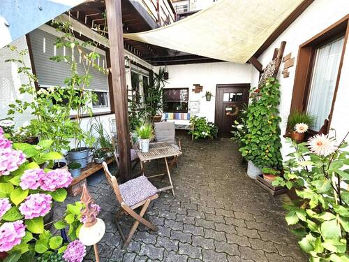 Sitzgelegenheit unterhalb Terrasse - 