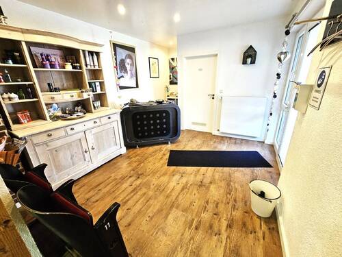Salon EG - 8 Zimmer Einfamilienhaus zum Kaufen in Trendelburg / Langenthal