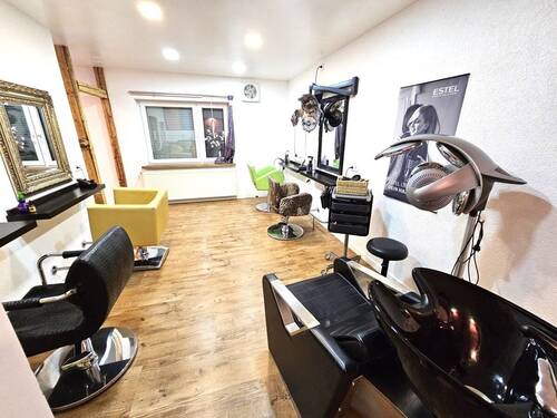 Salon 2 EG - 8 Zimmer Einfamilienhaus in Trendelburg / Langenthal