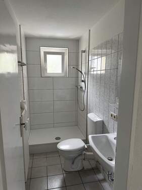 Bad mit Fenster - Etagenwohnung mit 31,00 m² in Singen (Hohentwiel) zur Miete