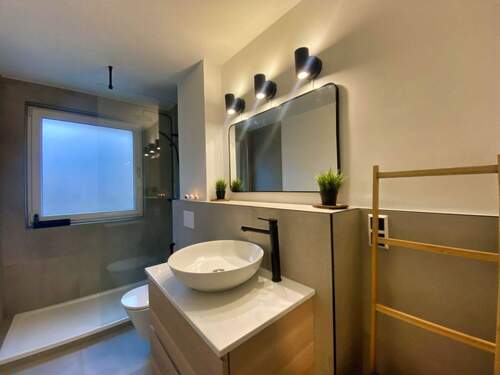 Geschmackvoll renoviertes Badezimmer - 