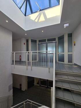 Eingang Treppenhaus und Lift - 