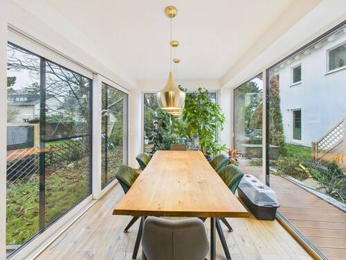 Essbereich mit Blick ins Grüne - 