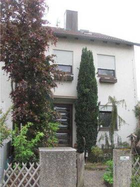 Straßenansicht - 5 Zimmer Reihenendhaus in Dormitz