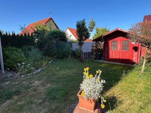 Garten mit Gartenhaus - 