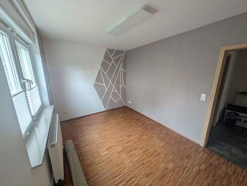 Kinderzimmer/ Büro - 