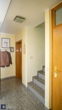 Eingangsbereich, Garderobe - 4 Zimmer Etagenwohnung in Limburg