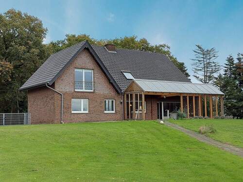 Rückseite - Wohnen in traumhafter ländlicher Alleinlage mit ganz viel Platz