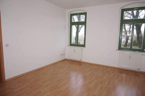 Wohnzimmer - TOP Whg. + Bad mit Dusche + geräumige Küche - frei ab 1.5.26