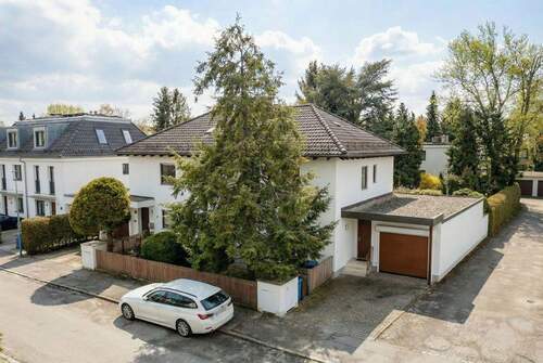 Straßenseite - 5 Zimmer Doppelhaushälfte zum Kaufen in München